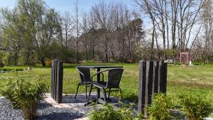 Gallery image of L'Escale Sud Gironde - Séjour romantique avec jacuzzi privatif et petit-déjeuner - Piscine - Options massage, traiteur et brunch in Pompéjac