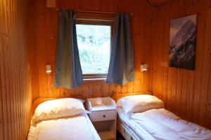Postel nebo postele na pokoji v ubytování Melkevoll Bretun Camping