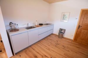 Kuchyň nebo kuchyňský kout v ubytování Frein Chalets - Oberfrein + 11 fotografií