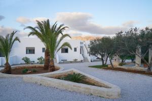 Κήπος έξω από το Tersanas Mare Pool Residence