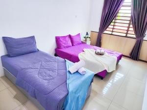 Postel nebo postele na pokoji v ubytování 30 Bercham Double-Storey Homestay