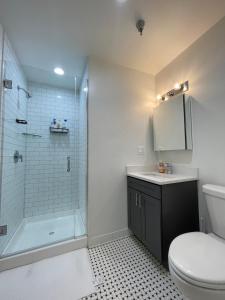 Koupelna v ubytování Shared Modern apartment close to Downtown Chicago