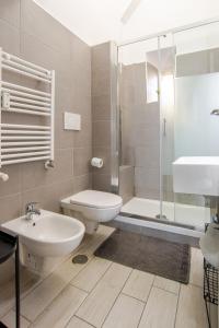 A bathroom at Tirelli Apartment Roma