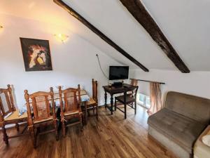 TV a/nebo společenská místnost v ubytování Apartment Damir