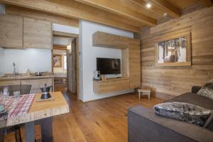 TV a/nebo společenská místnost v ubytování Chalet La Mia Baita 2