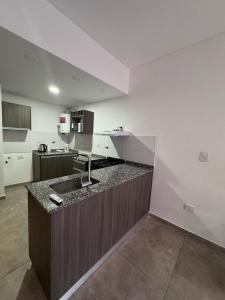 Dapur atau dapur kecil di Dpto Sarmiento 1B +10 gambar