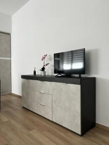 TV a/nebo společenská místnost v ubytování La Perla nel Vico