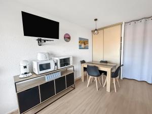 Η κουζίνα ή μικρή κουζίνα στο Studio au Grau-du-Roi, Mer, Piscine & Parking