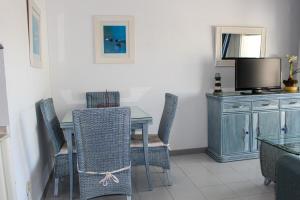 Kuchnia lub aneks kuchenny w obiekcie Apartamentos Esmeralda Unitursa