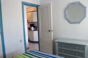 Kuchnia lub aneks kuchenny w obiekcie Apartamentos Esmeralda Unitursa
