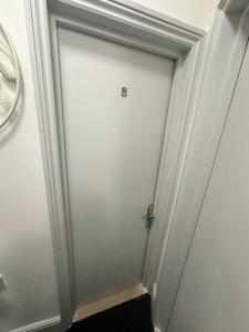 Gambar di galeri bagi Room 8 NG3 2AZ di Nottingham