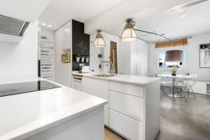 Köök või kööginurk majutusasutuses Bright Apartment Ferry Terminal & Las Ramblas