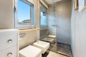 Vannituba majutusasutuses Bright Apartment Ferry Terminal & Las Ramblas +12 fotot