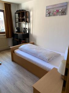 Postel nebo postele na pokoji v ubytování Gasthof Rhönlust