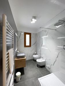 Koupelna v ubytování 7Suites