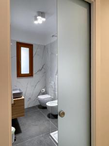 Koupelna v ubytování 7Suites