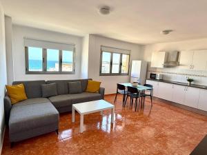 Η κουζίνα ή μικρή κουζίνα στο Brisa Marina amplio y luminoso con vistas al mar