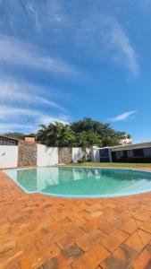 Foto de Casa amplia con piscina