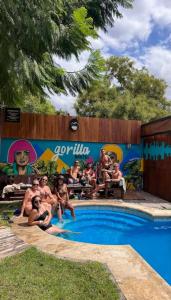 Bazén v ubytování Gorilla Hostel nebo v jeho okolí