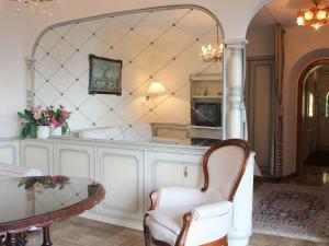 Khu vực ghế ngồi tại Barony Olive mit Hund