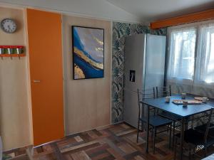 Fotografie z fotogalerie ubytování Mobilhome Les volets bleus v destinaci Vaudreuille