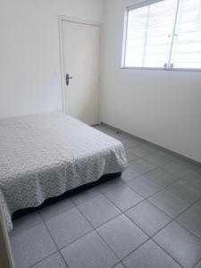 Uma cama ou camas num quarto em QUARTO Jd GARCIA