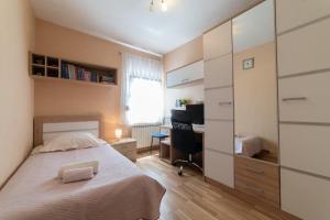 Postel nebo postele na pokoji v ubytování Holiday House MERI, 5+2, Benkovac