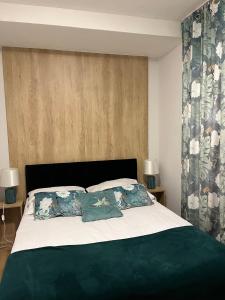 Postel nebo postele na pokoji v ubytování Apartamenty Na wzgórzu