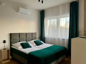 Postel nebo postele na pokoji v ubytování Apartamenty Na wzgórzu