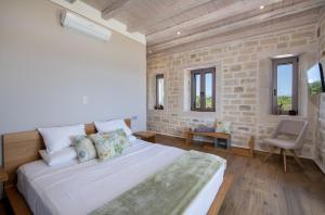 Posteľ alebo postele v izbe v ubytovaní Villa AuroraLuxurius Living + 37 fotografií