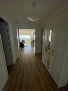 Gambar di galeri bagi Bel appartement 70m2 Le Cannet vue mer di Le Cannet