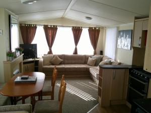Η κουζίνα ή μικρή κουζίνα στο Seaview Burgundy 8 Berth Central heated