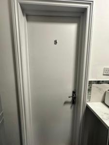 Gambar di galeri bagi Room 5 NG3 2AZ di Nottingham