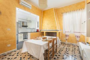 Kuchyň nebo kuchyňský kout v ubytování Casa Erika - Pula with garden, parking and wifi + 35 fotografií