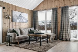 Posezení v ubytování Modernized standalone cabin Sørreisa - Bardufoss