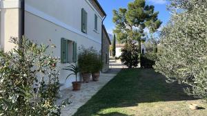 Taman di luar Charming 3-bedroom villa in Abruzzo with WiFi and AC +22 gambar