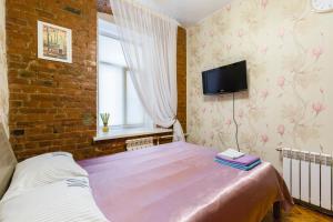 A bed or beds in a room at Adoriya Apartments