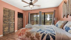 a bedroom with a bed and a ceiling fan at 5 minutes walk to beach, Family Friendly condo with shared pool, tennis court in Panama City Beach +33 photos