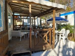 Restaurace v ubytování Mobilhome Les volets bleus