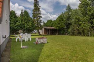 Vonkajšia záhrada v ubytovaní Holiday home in Balatonmariafürdo 19513