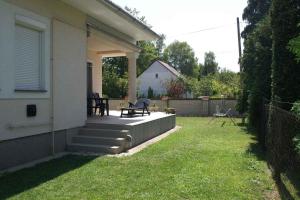 Vonkajšia záhrada v ubytovaní Holiday home in Balatonmariafürdo 19513