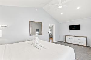 Ένα ή περισσότερα κρεβάτια σε δωμάτιο στο 5218 Beach Dr C