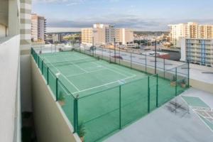Tenis a/nebo squash v ubytování Beach Quarters Resort nebo okolí