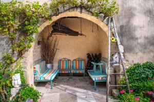 a patio with two chairs and a ladder at Hôtel De La Beursaudiere in Nitry