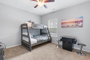 En eller flere senge i et værelse på Stonebridge Resort, Golf Course, Pools, Upgraded Decor, Free Tickets + 64 billeder