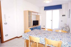 Μια τηλεόραση ή/και κέντρο ψυχαγωγίας στο Apartment in Caorle 43163