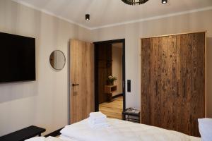 Giường trong phòng chung tại Binnendiek Haus 4 Comfort-Apartment 4 +18 ảnh