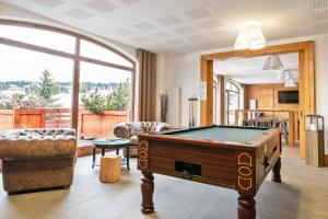 Τραπέζι μπιλιάρδου στο Lagrange Vacances Les Chalets d'Emeraude