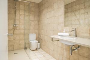 Kúpeľňa v ubytovaní Can Cintet 1- Apartamento en la plaza de Besalú + 37 fotografií