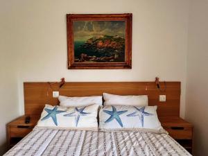 a bedroom with a bed with a picture on the wall at Apartament Sant Feliu de Guíxols downtown in Sant Feliu de Guixols